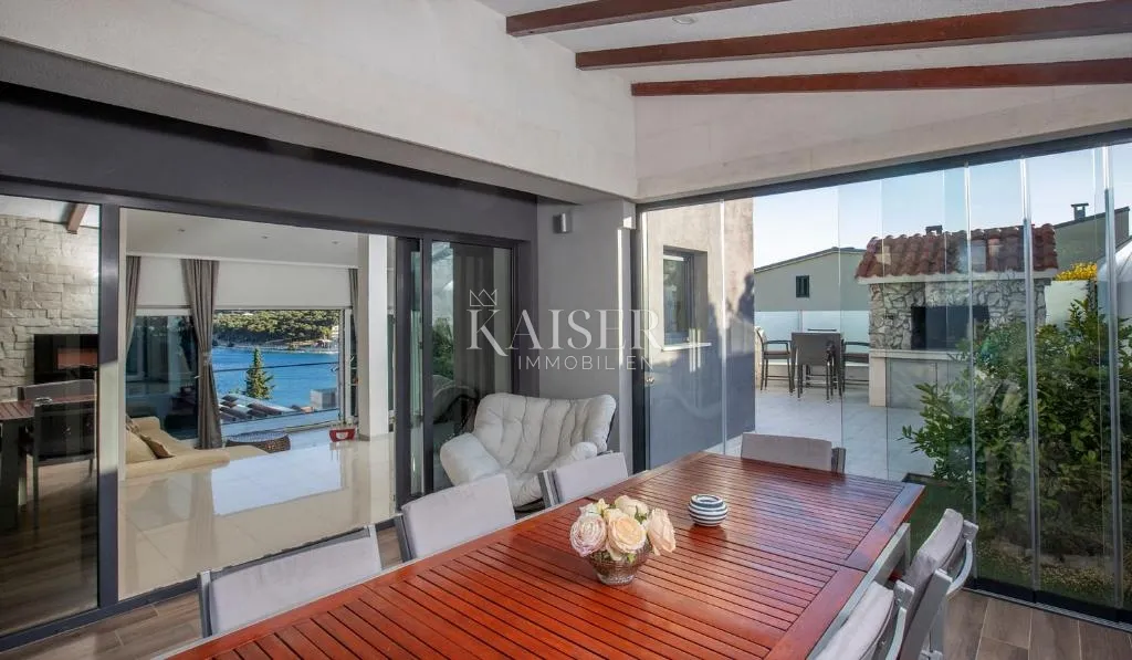 šibenik-rogoznica – luksuzna vila s bazenom, 4 apartmana, tradicionalnom konobom i panoramskim pogledom na more - slika 15