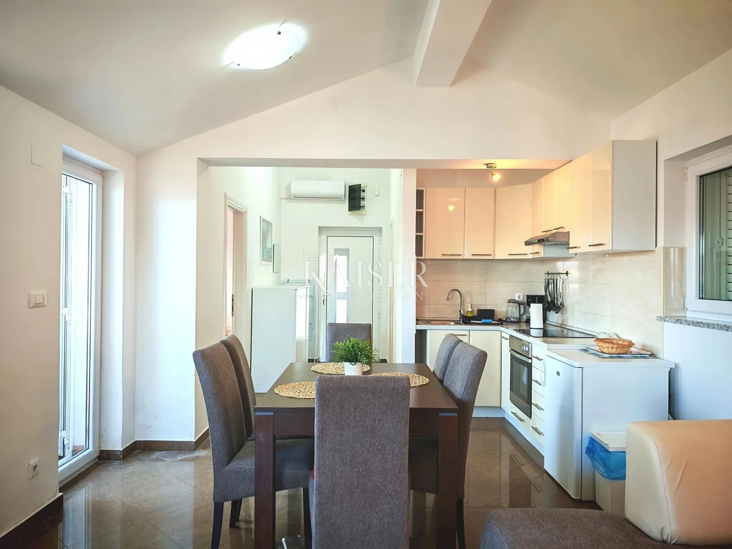 otok krk, čižići- dvosoban stan 55m2, samo 60m od mora - slika 2