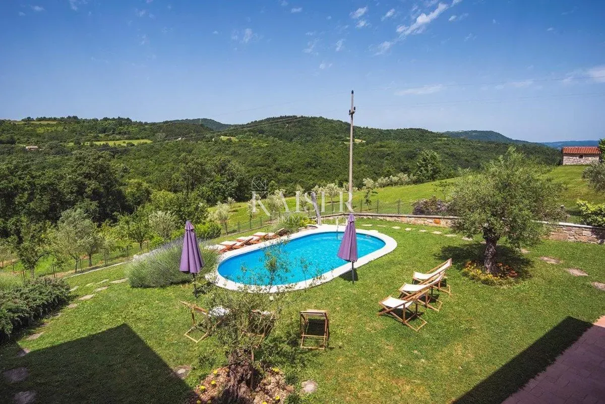 istra, pazin okolica - kuća 270m2 sa bazenom i prekrasnom okućnicom - slika 6