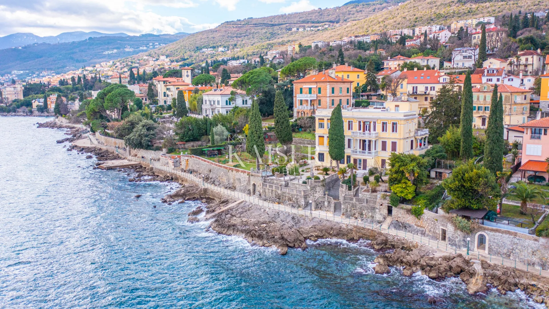 Opatija, stan 102m2 u vili I red do mora