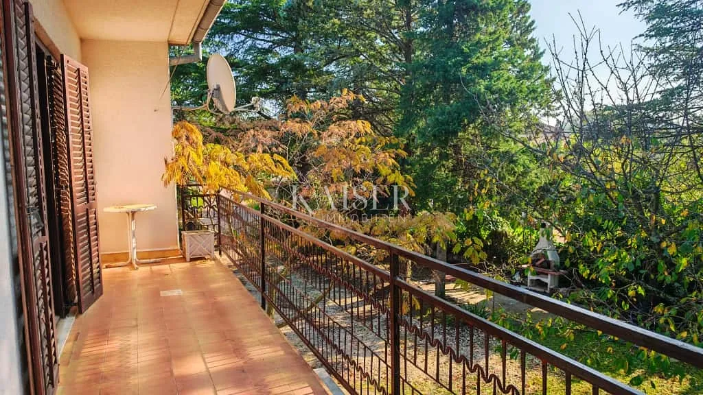 istra,poreč- kuća 200m2 s građevinskom parcelom 2600m2 - slika 4