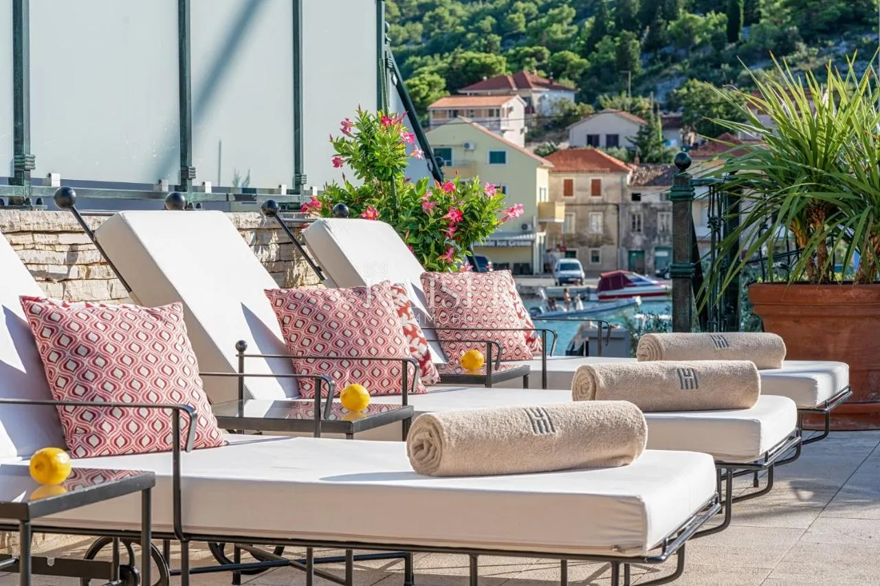 šibenik - hotel prvi red do mora - slika 7