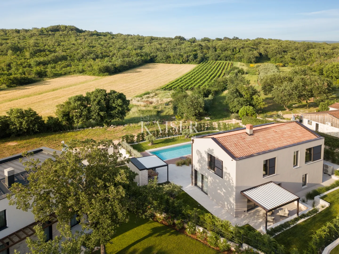 istra, poreč okolica - luksuzna vila s bazenom - slika 1