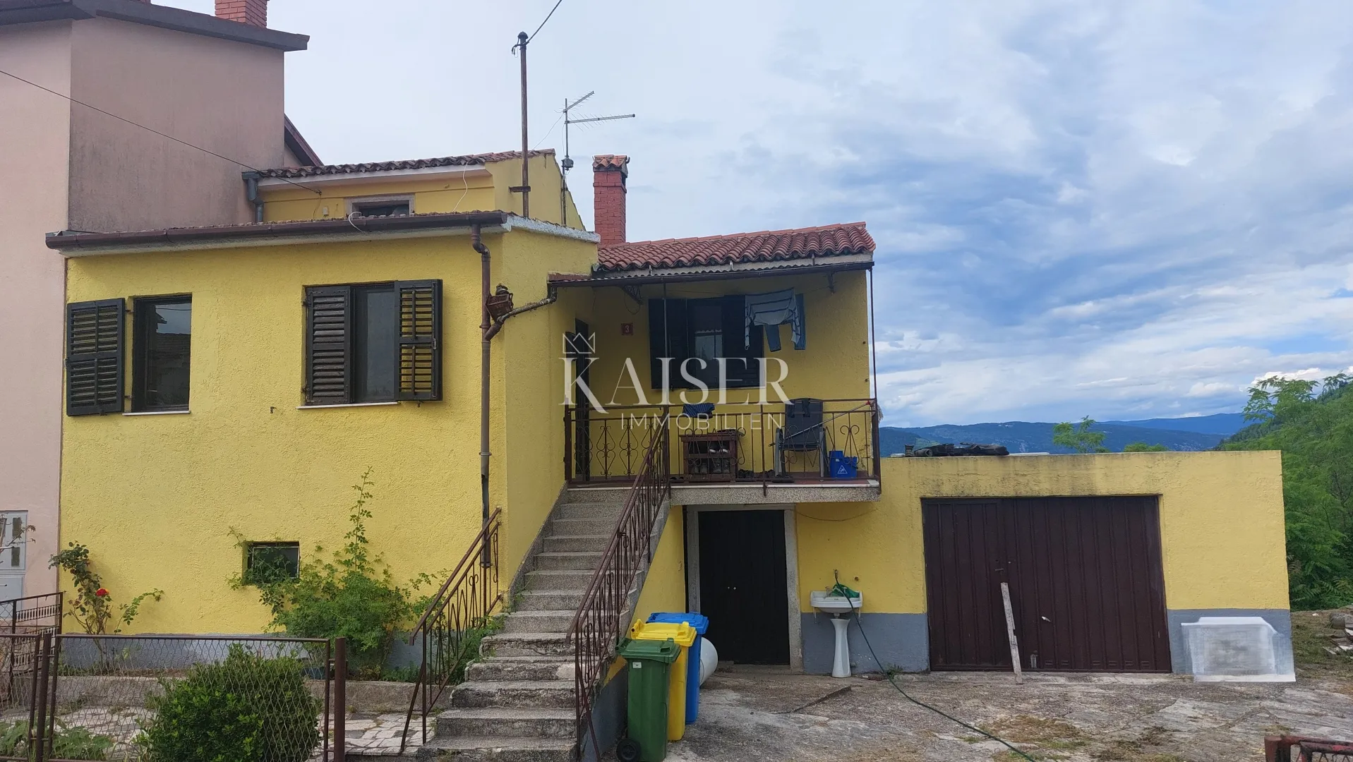 istra, motovun - kuća za obnovu 150m2; velika okućnica, pogled na motovun - slika 4
