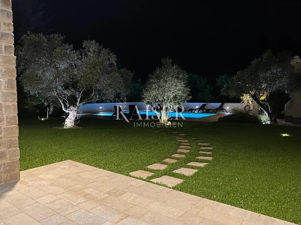 otok krk, kras - impresivna villa u oazi mira - slika 50
