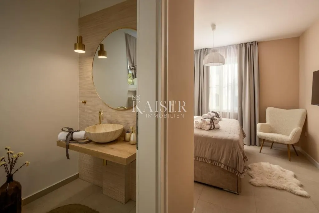 šibenik-rogoznica – ražanj: autentična vila 230 m² s bazenom, pogledom na more i luksuznim interijerom - slika 21