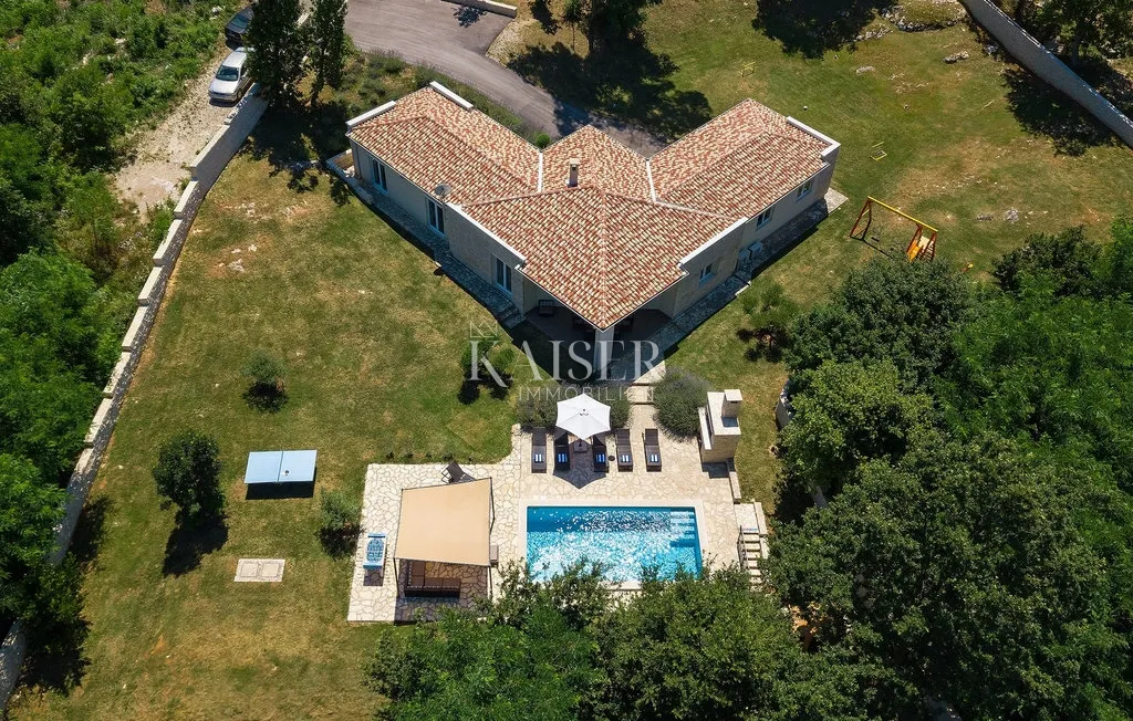 istra, okolica labina - vila s bazenom i okućnicom 4.260 m² - slika 8