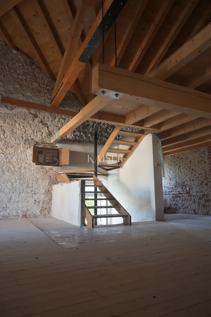 otok cres-lošinj, osor, troetažni stan 148 m2 - slika 9