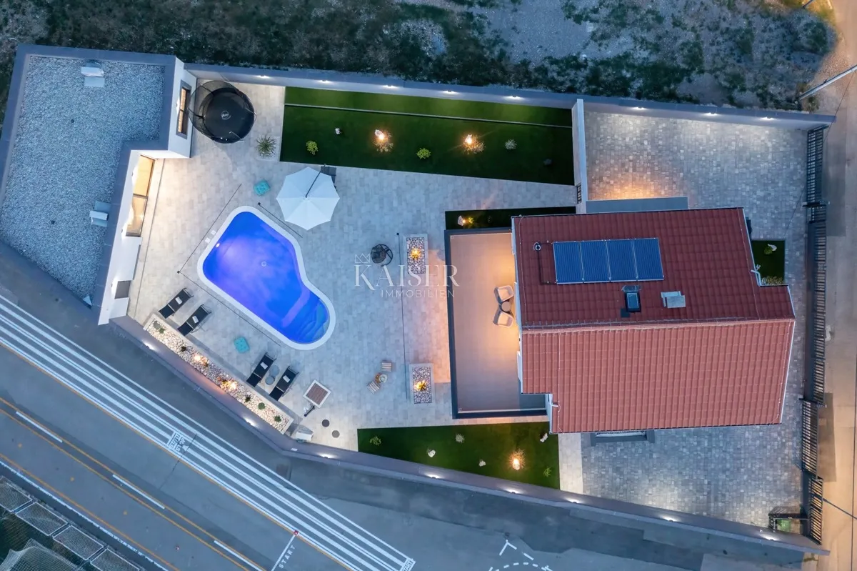 novi vinodolski - villa sa bazenom 300m2 - slika 8