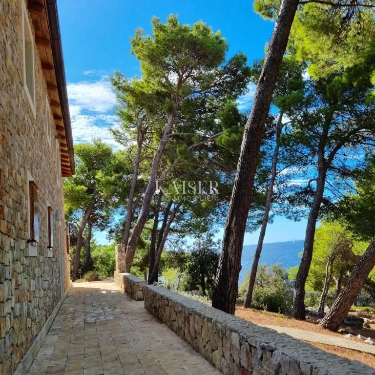 split, drvenik - luksuzna kamena vila, 8700 m2, prvi red do mora - slika 15