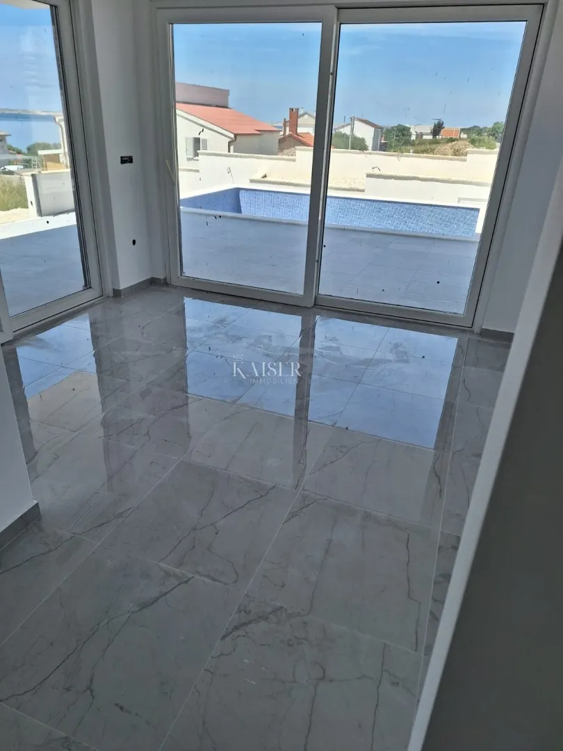zadar , rtina - vila s bazenom i krovnom terasom - slika 14