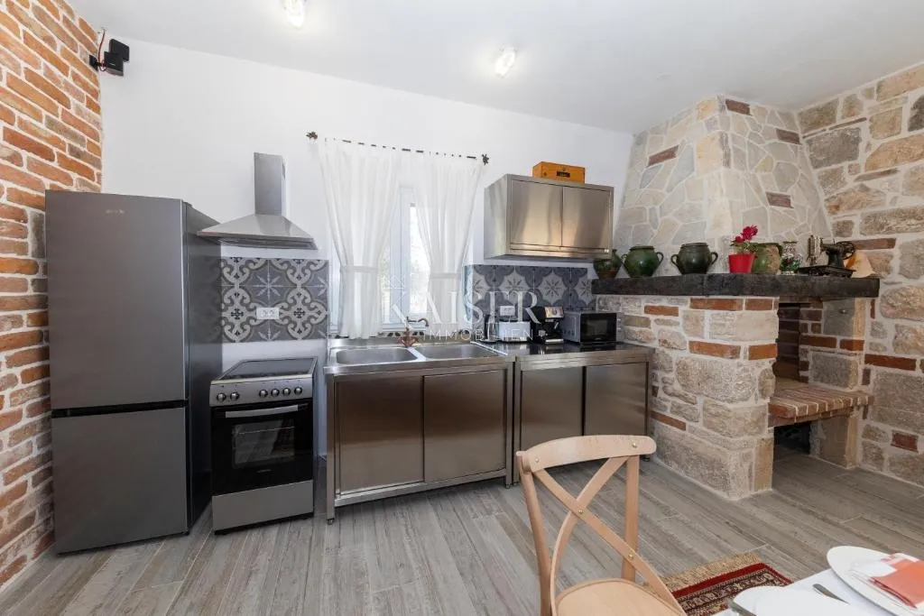 autentična kamena vila s bazenom, samo 30 metara od mora, otok pašman – ždrelac - slika 14