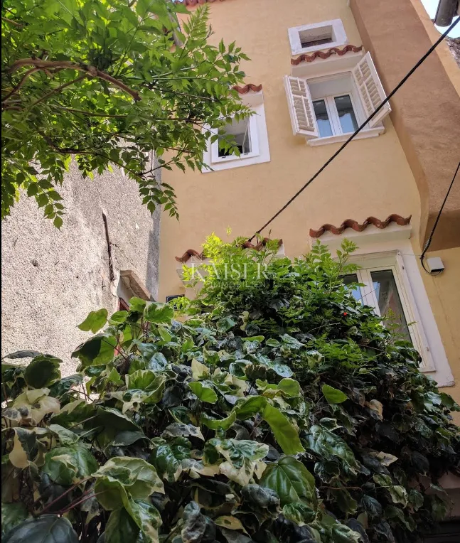 Cres, kuća u povijesnoj jezgri 85 m²