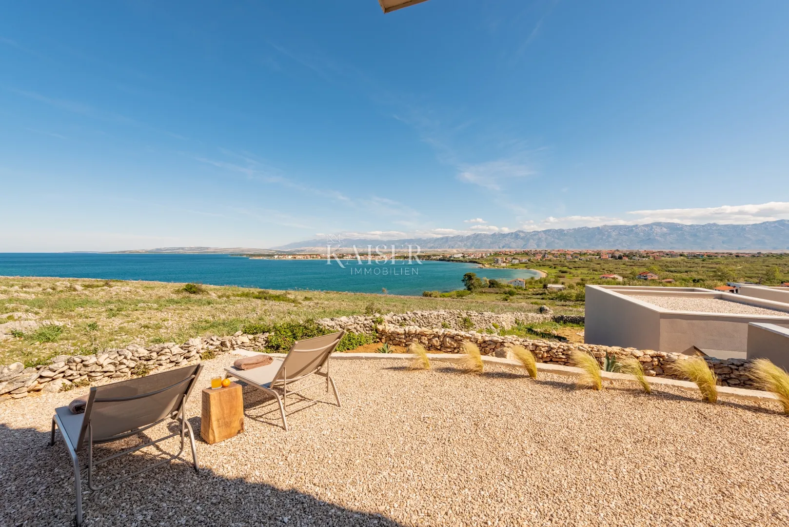 otok pag - moderna prizemna vila s pogledom na more - slika 3