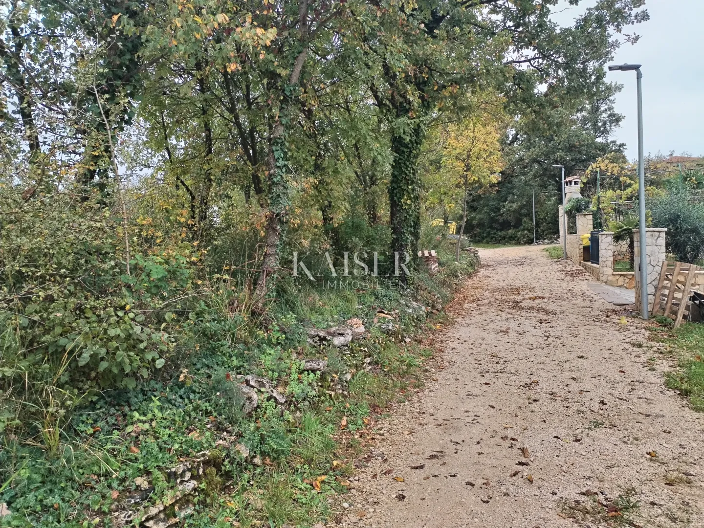 istra, buje, kaštel, građevinsko zemljište 720 m2 - slika 4