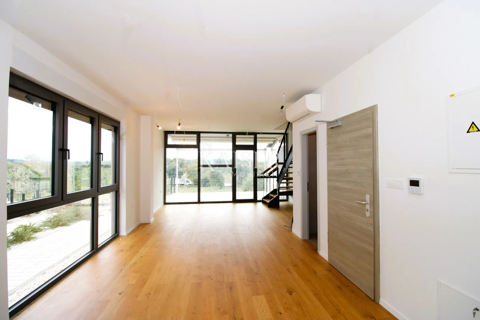 istra, rovinj- moderan dvoetažni stan 112m2 s vrtom i garažom - slika 1