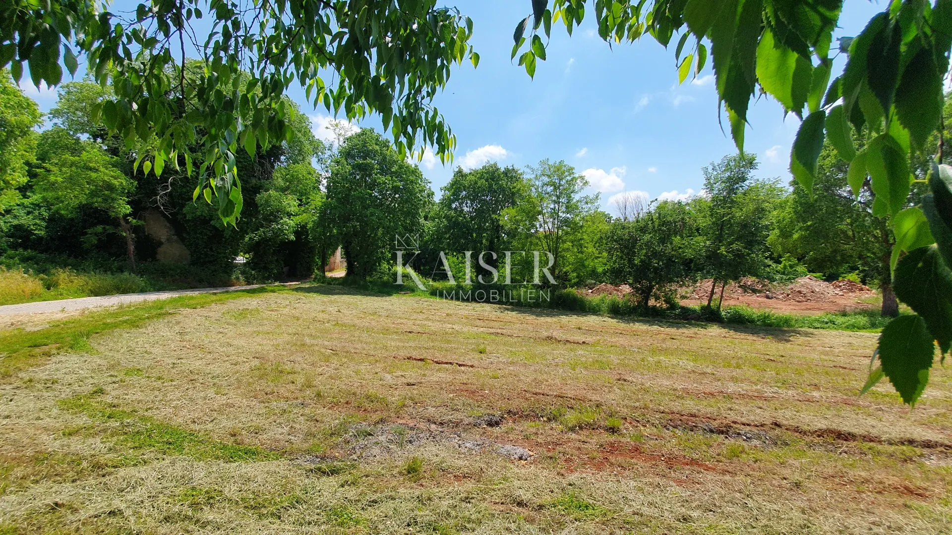 istra - kaštelir, građevinsko zemljište sa komunalijama 1550m2 - slika 7