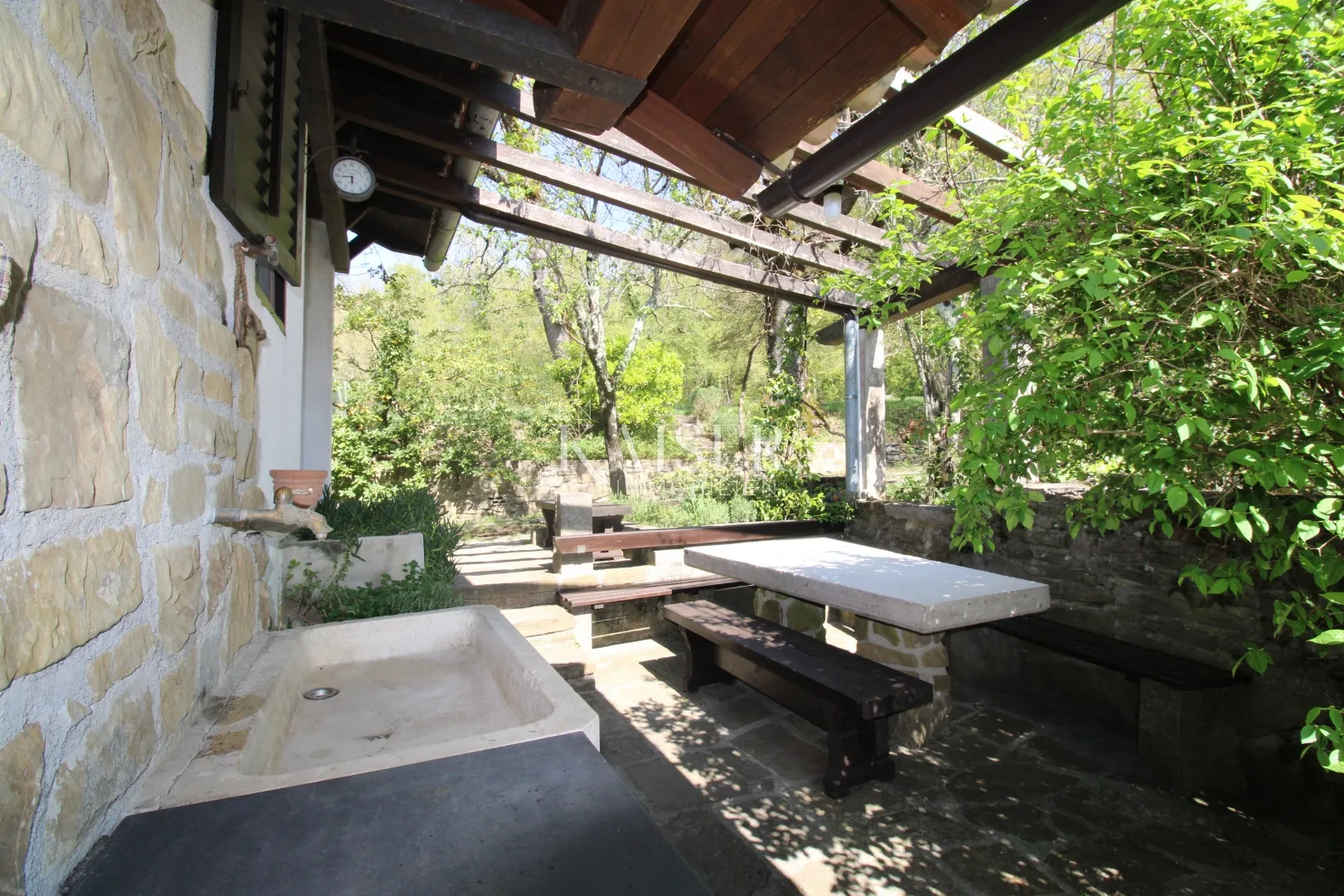 istra - buzet, kuća sa imanjem na 20000 m2 - slika 10