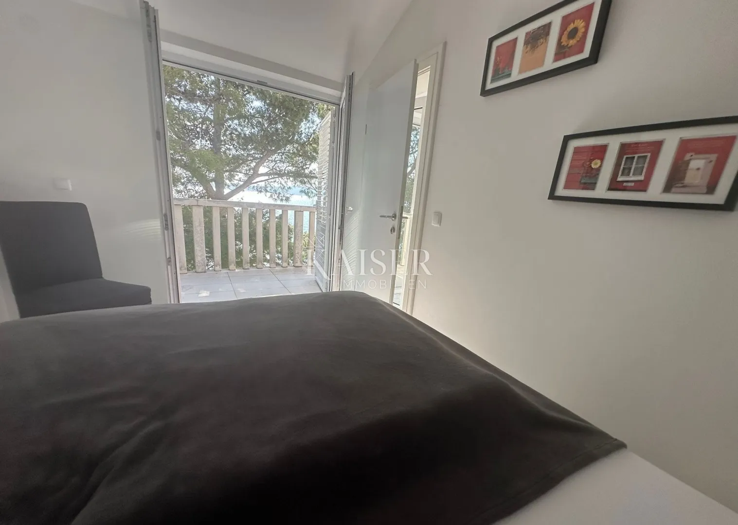 baška voda - penthouse 85m2, prvi red do mora, top lokacija - slika 11
