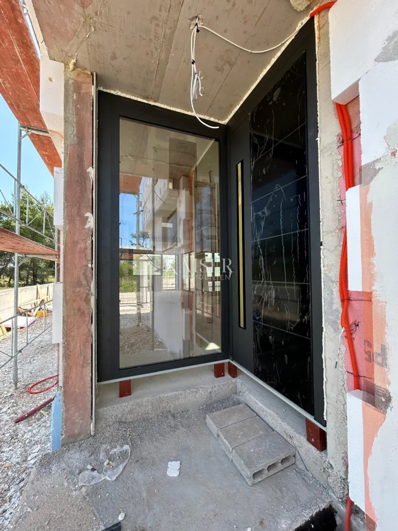 zadar, privlaka – novogradnja, luksuzna vila s bazenom u borovoj šumi, korak do pješčane plaže - slika 18