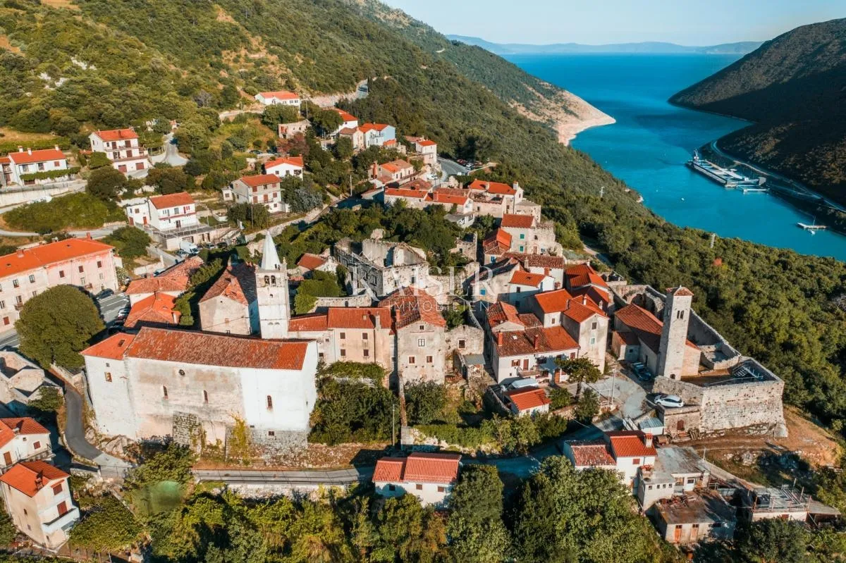 istra, labin - renovirana kuća s tri stana, 270 m2 - slika 2