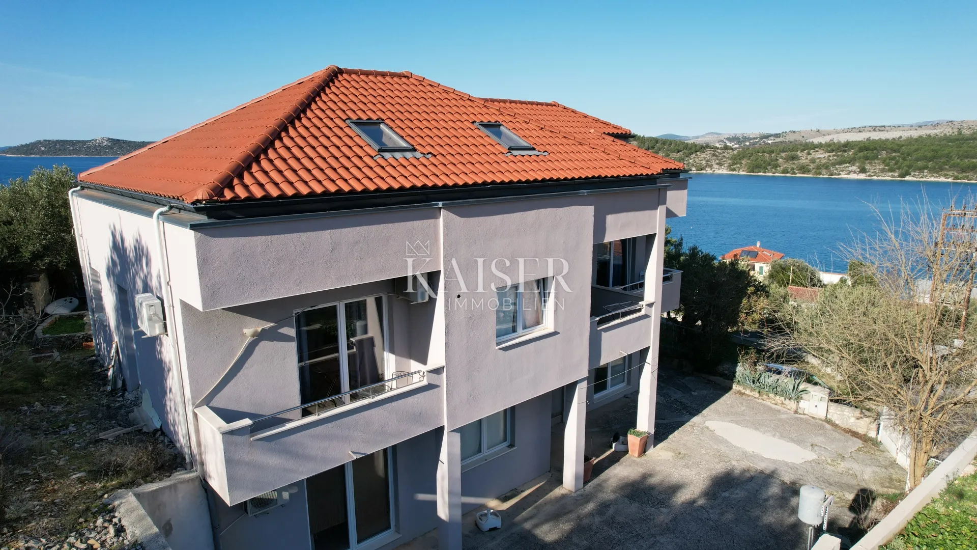 šparadići, šibenik - apartmanska kuća s 5 jedinica, 100m od mora - slika 2