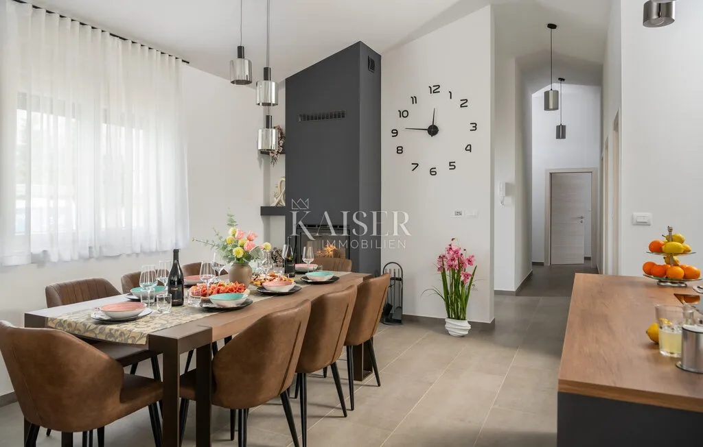 istra, loborika- moderna prizemnica 150m2 s bazenom - slika 2