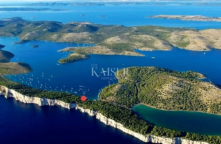 Dugi otok- Jedinstvena poslovno-stambena zgrada u Parku prirode Telašćica na plaži - Sali