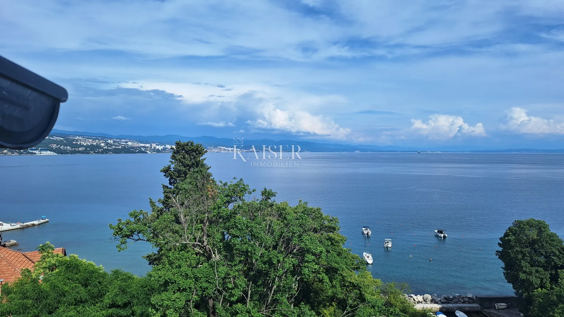 Opatija, centar, stan na III katu s terasom i pogledom na more