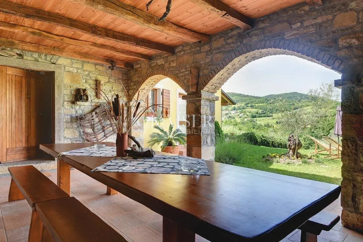 istra, pazin okolica - kuća 270m2 sa bazenom i prekrasnom okućnicom - slika 35