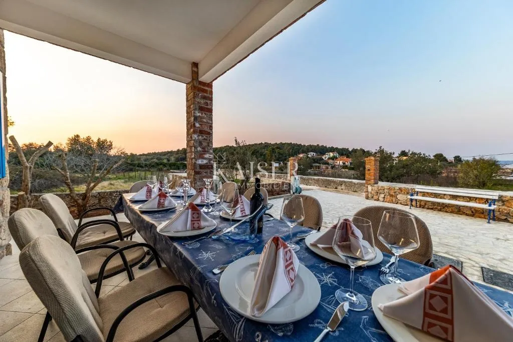 autentična kamena vila s bazenom, samo 30 metara od mora, otok pašman – ždrelac - slika 15