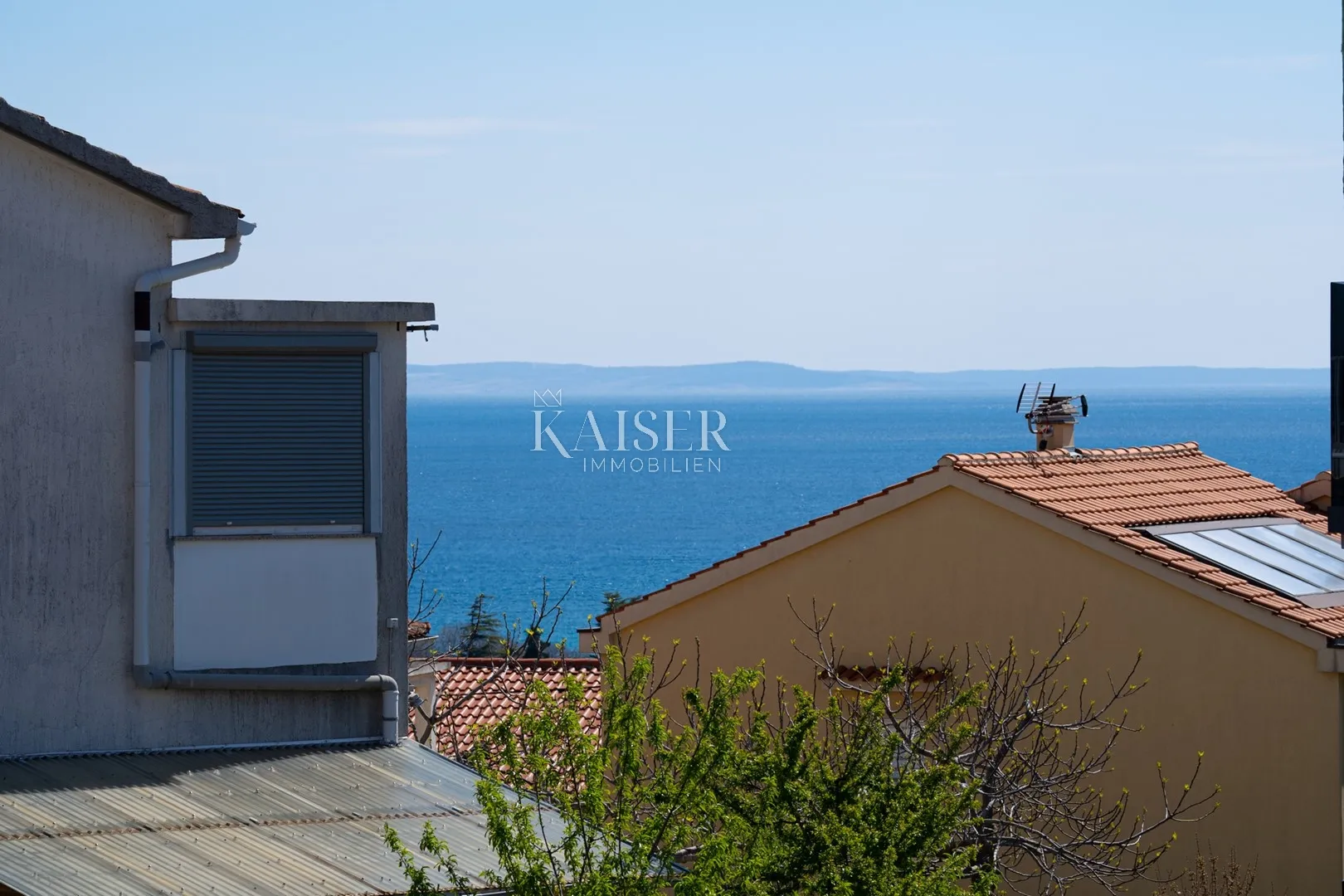 otok krk, grad krk - ekskluzivan dvoetažni apartman - slika 19