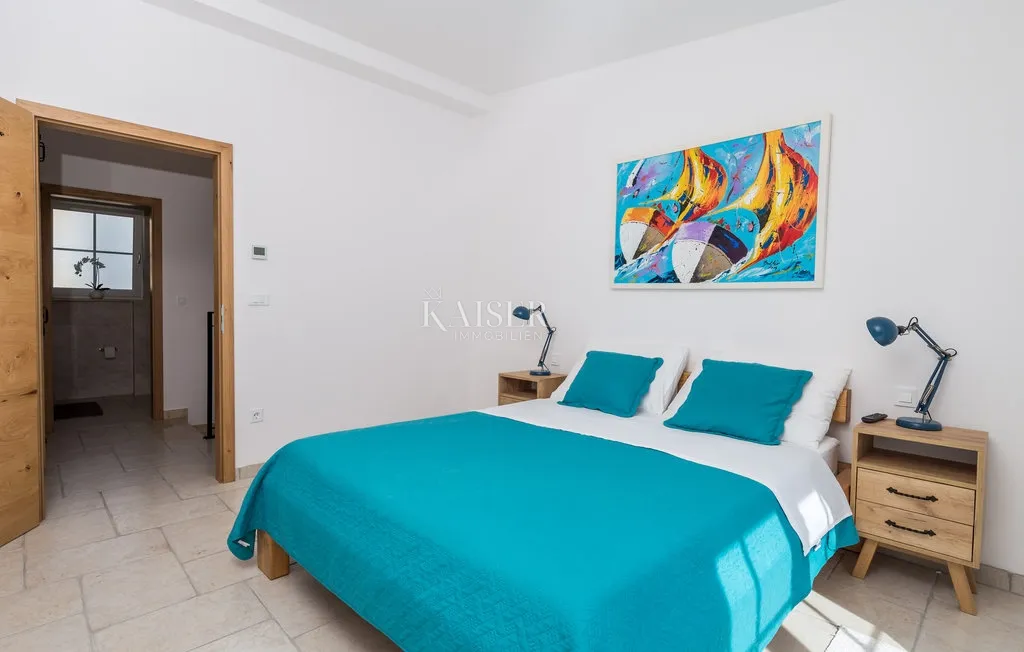 kornić, otok krk- vila 110m2 s pogledom na more i bazenom - slika 12