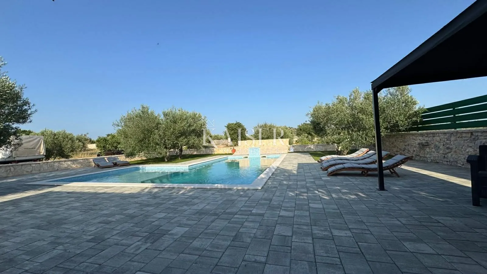 vodice- ekskluzivna samoodrživa kuća s bazenom - slika 16