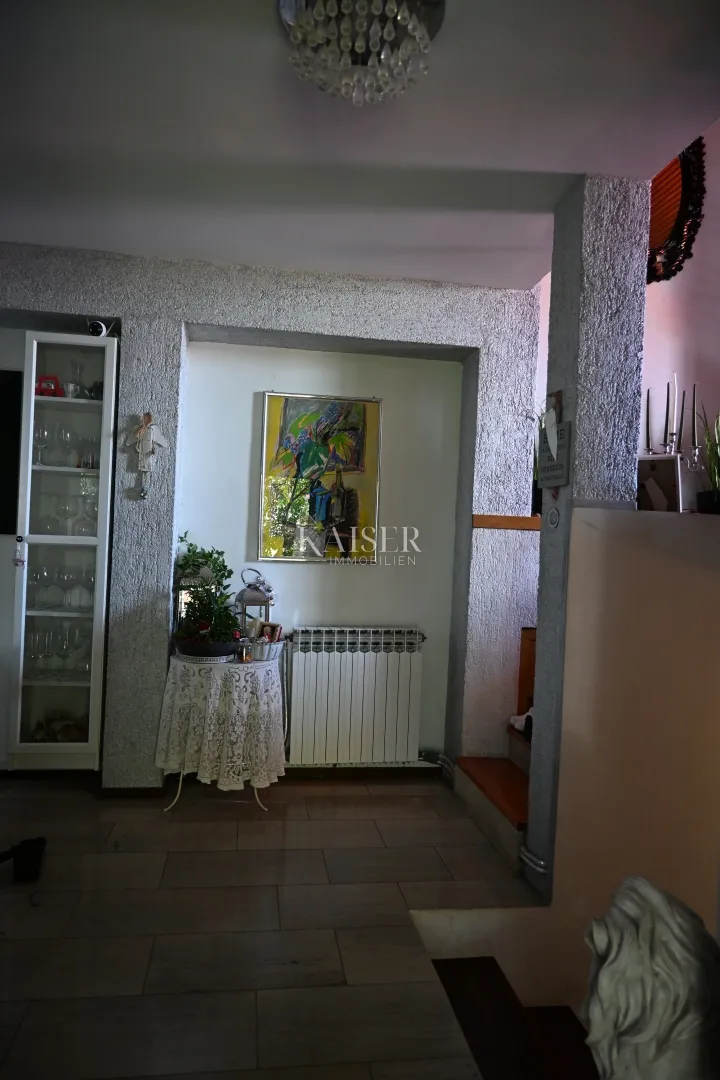 crikvenica - trosoban stan sa velikom okućnicom - slika 62