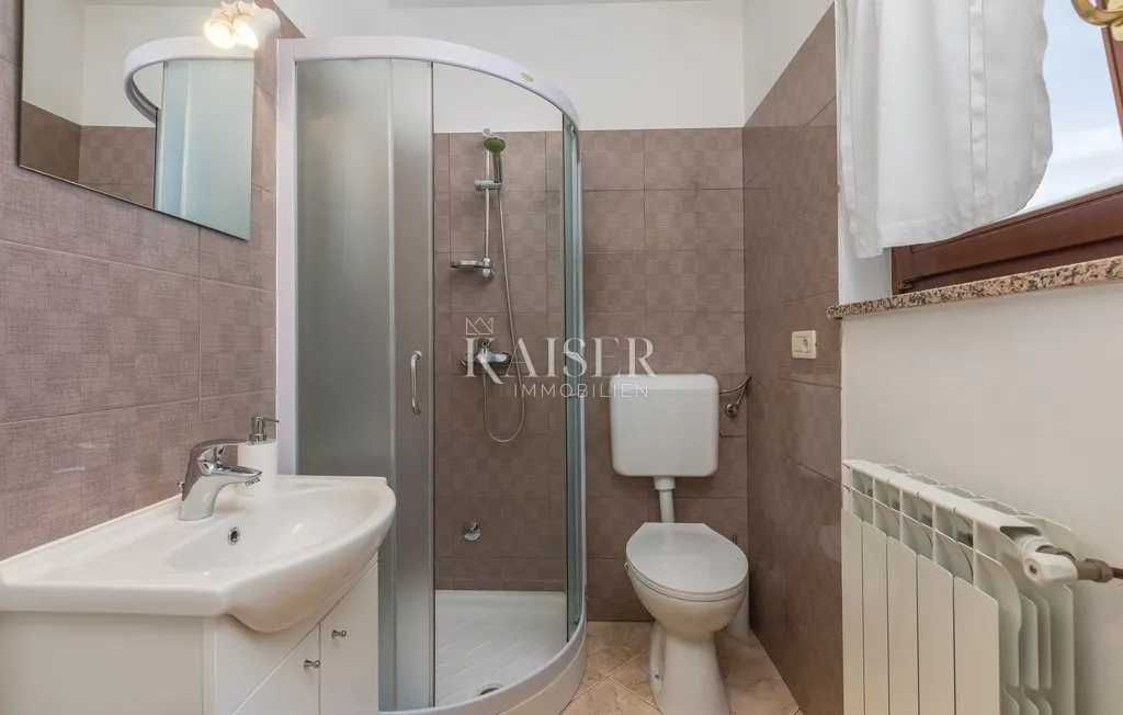 istra, novigrad - vila 131m2, s bazenom i velikom okućnicom, za dugoročni najam - slika 29
