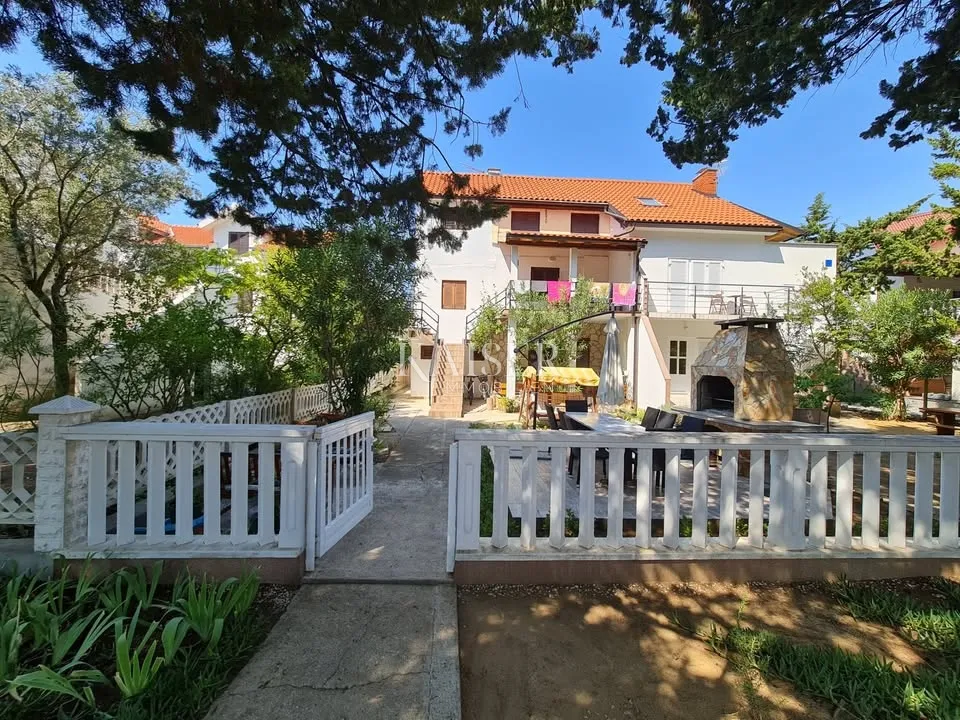 Zadar – Sabunike kuća sa 6 apartmana 233 m2 - Sabunike, Privlaka