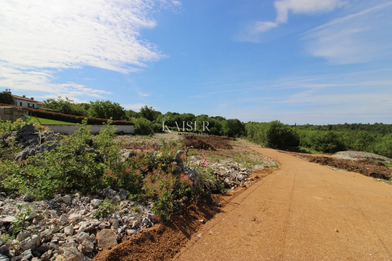trget - građevinsko zemljište, 9. 935 m2 - slika 2
