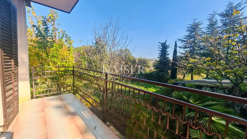 istra,poreč- kuća 200m2 s građevinskom parcelom 2600m2 - slika 2