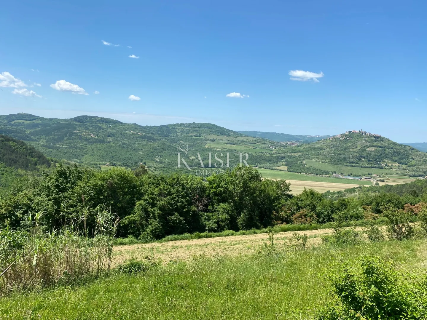 istra, motovun- zemljište s građevinskom dozvolom - slika 3