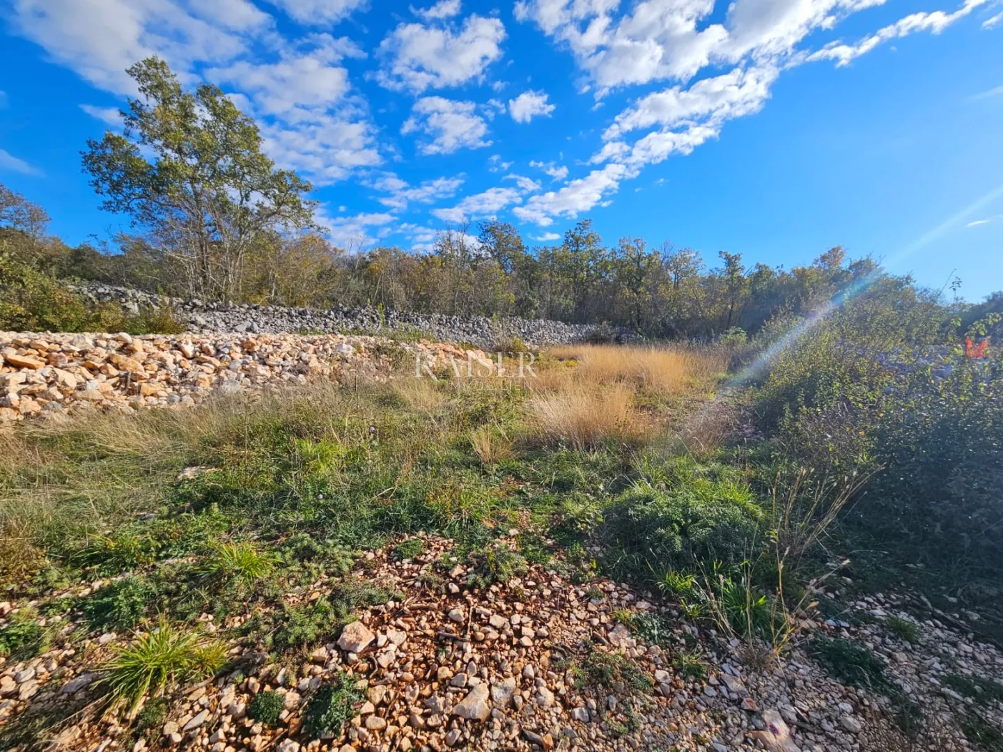 otok krk, malinska - građevinsko zemljište 700m2 - slika 2