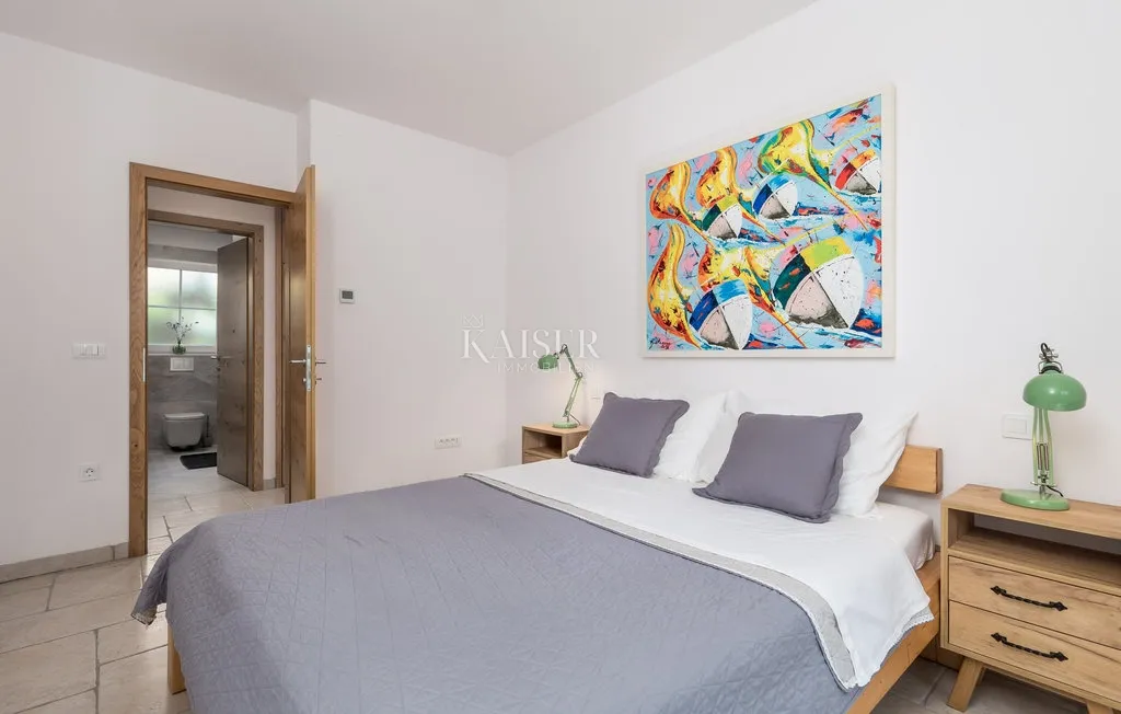 kornić, otok krk- vila 110m2 s pogledom na more i bazenom - slika 7