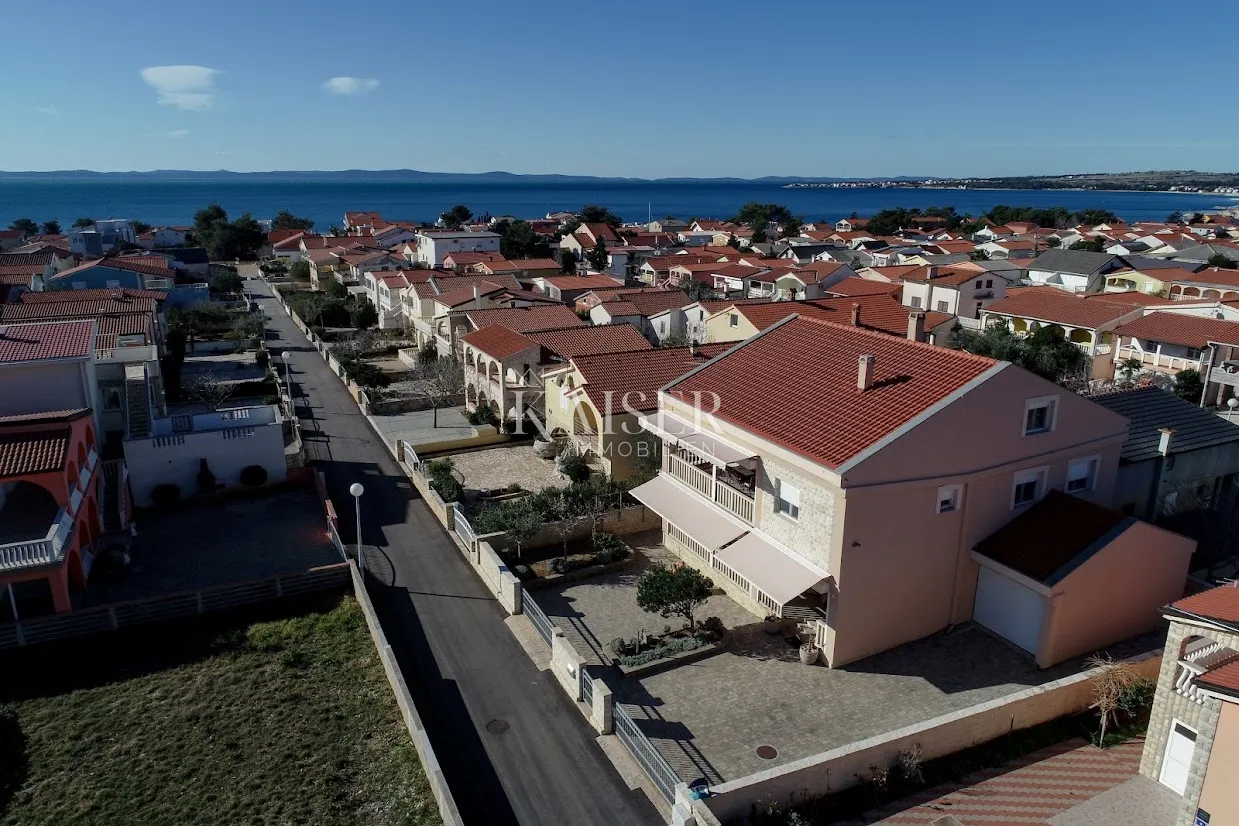 zadar, vir - obiteljska kuća 331m2 - 980 000 eur 300 m od plaže - slika 1