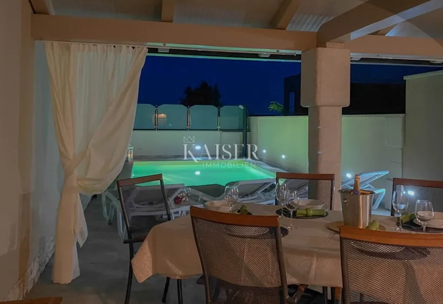 novigrad, istra, mediteranska oaza sa okućnicom i privatnim bazenom - slika 21