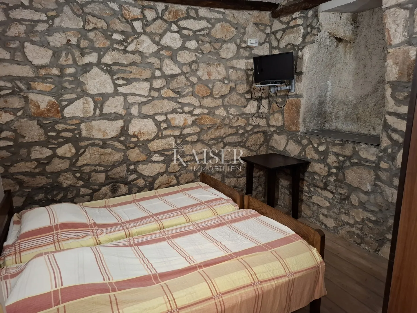 otok susak, dvosoban stan 61 m2 - slika 9
