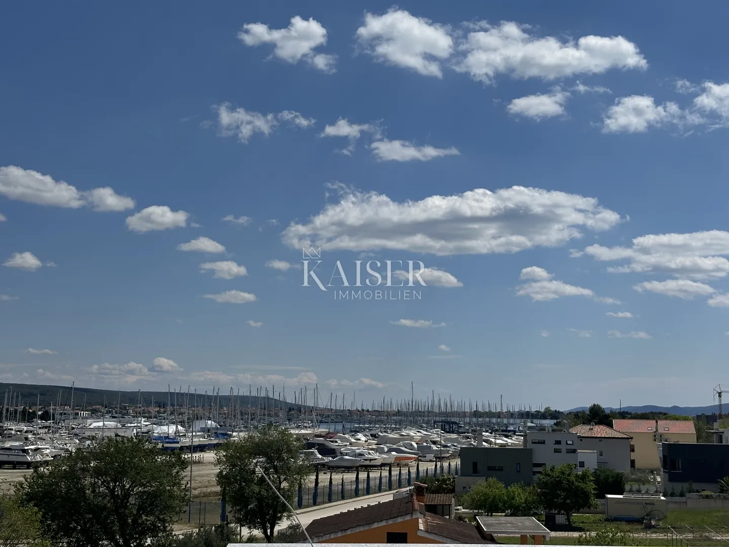 Zadar, Bibinje - Stan s krovnom terasom – 100 m OD MORA