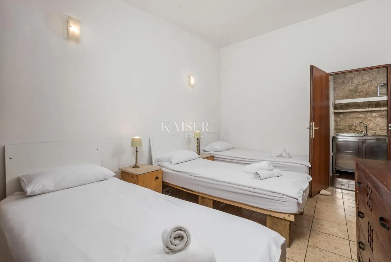 pula, istra- jedinstvena vila 258m2 s okućnicom 2459m2 - slika 14