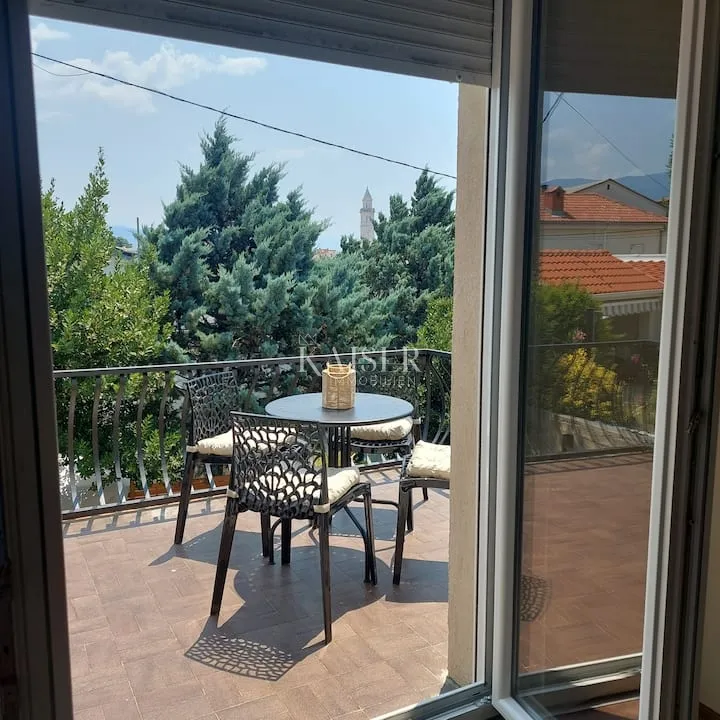 Novi Vinodolski - najam, stan 2S+DB sa velikom terasom i garažom