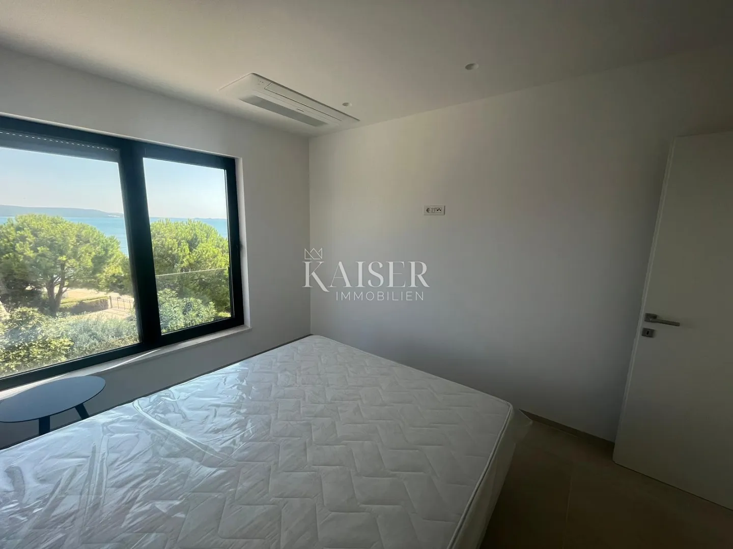 zadar, sukošan - luksuzan dvoetažni stan 218 m2, prvi red do mora - slika 13