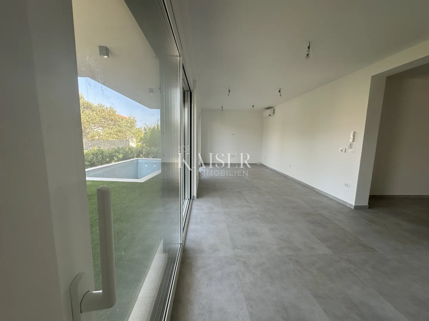 zadar; kožino-stan 135 m2 s bazenom uz more - slika 11
